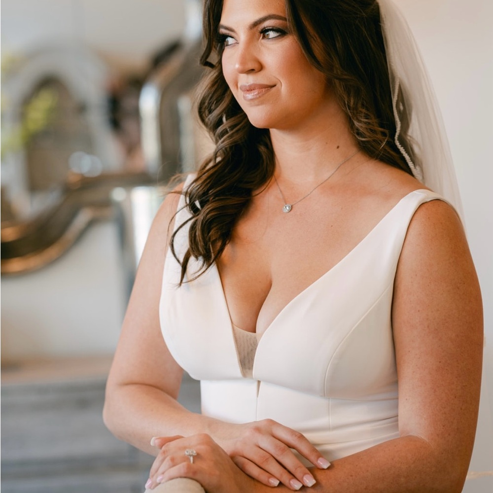Elegant White Sleeveless WEDDING Dress
